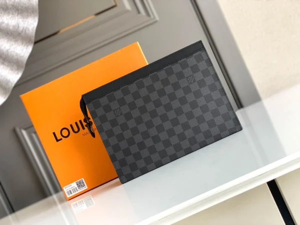 LV Size: 27 x 21 x 6 cm - Image 9