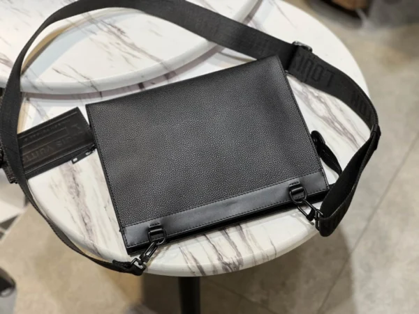 LV Size:28 x 21 x 6 cm - Image 9