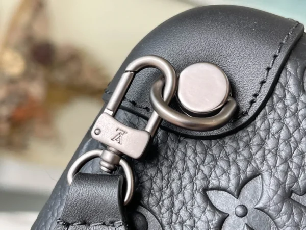 LV Size: 21 x 12 x 6.5 cm - Image 9
