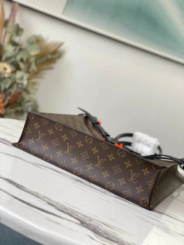 LV Size: 36 x 36 x 9 cm - Image 7