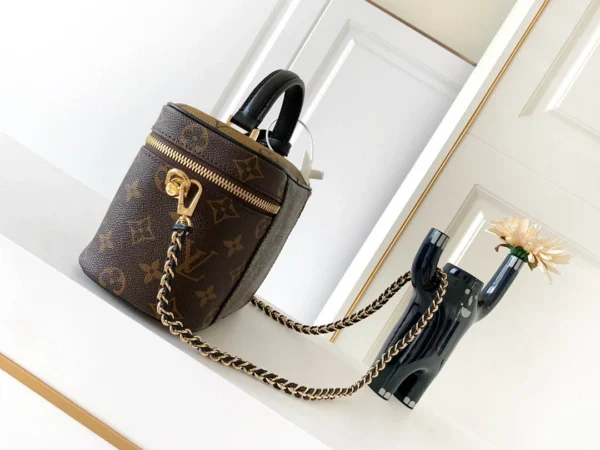 LV Model: M45165 Size:19*13*11cm - Image 9