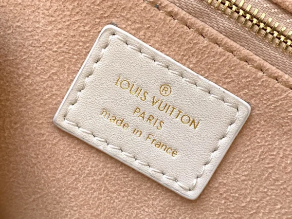 LV Model: M56319 M45392 Size: 20*14*8cm - Image 8