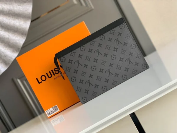 LV Size: 27 x 21 x 6 cm - Image 8