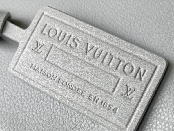 LV Size: 30 x 22 x 5 cm - Image 8