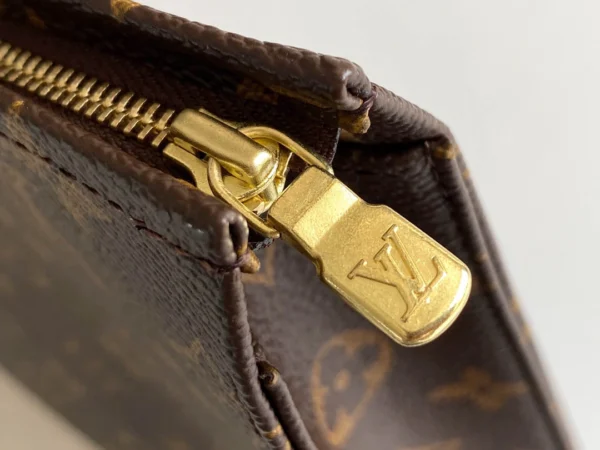 LV size: 25 x 20 x 5.5 cm - Image 9