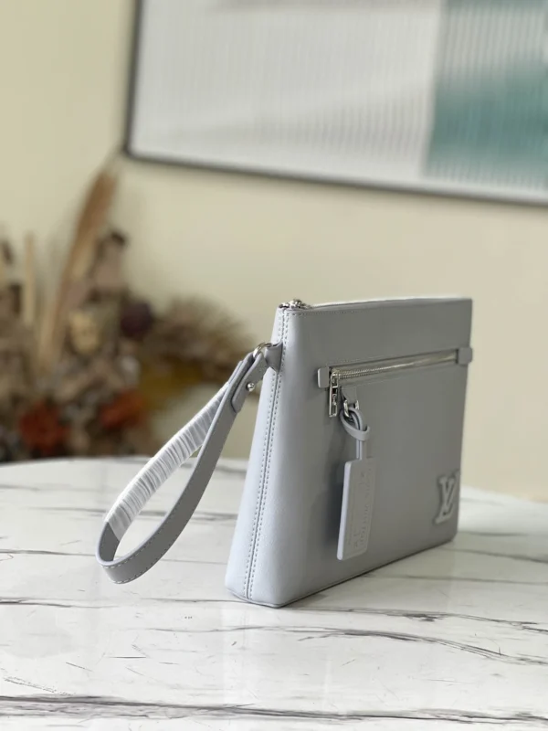 LV Size: 30 x 22 x 5 cm - Image 7