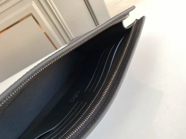 LV Size: 27 x 21 x 6 cm - Image 6