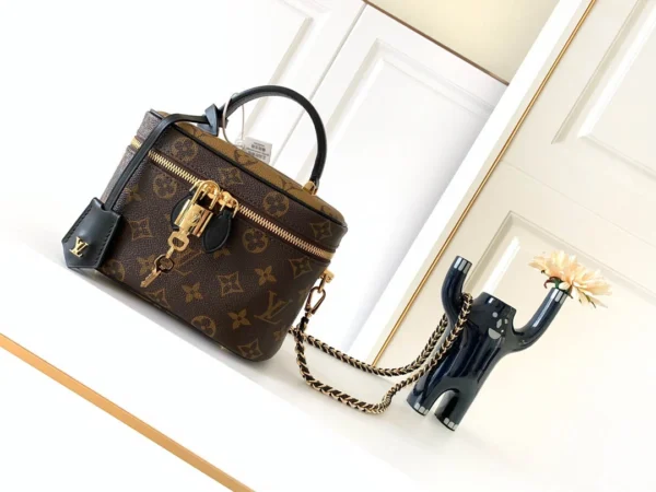 LV Model: M45165 Size:19*13*11cm - Image 8