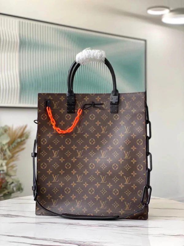 LV Size: 36 x 36 x 9 cm