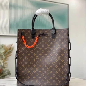 LV Size: 36 x 36 x 9 cm