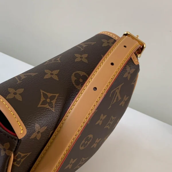 LV Model: M44860 Size 18*15*8cm - Image 6