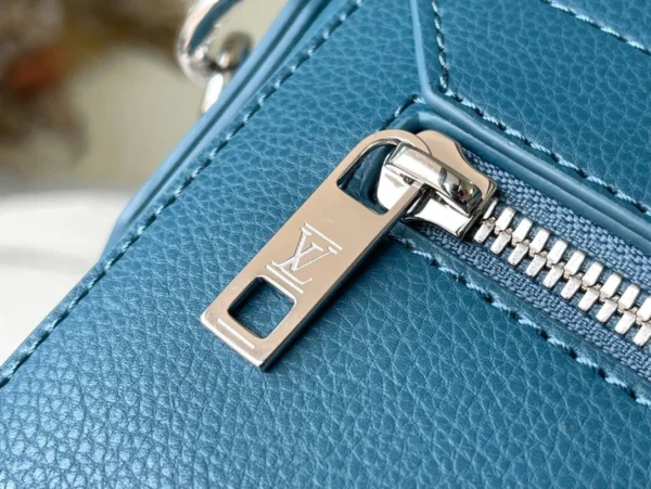 LV Size: 28 x 24 x 10 cm - Image 7