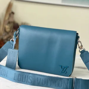 LV Size: 28 x 24 x 10 cm