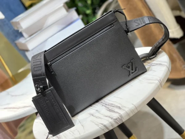 LV Size:28 x 21 x 6 cm - Image 7