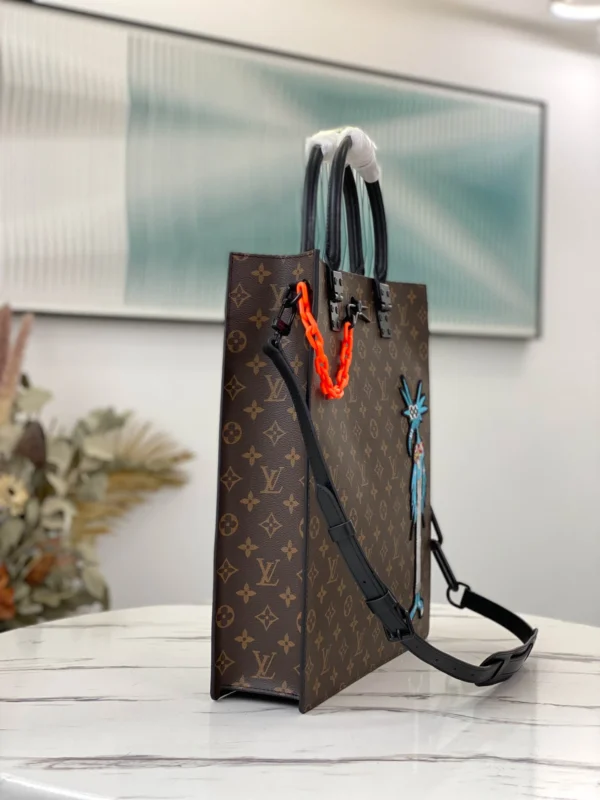LV Size: 36 x 36 x 9 cm - Image 6