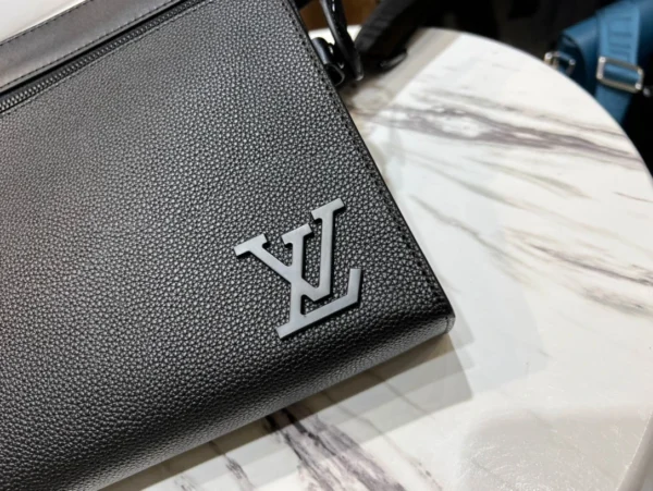 LV Size:28 x 21 x 6 cm - Image 6