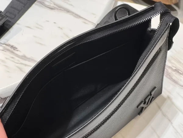 LV Size:28 x 21 x 6 cm - Image 5