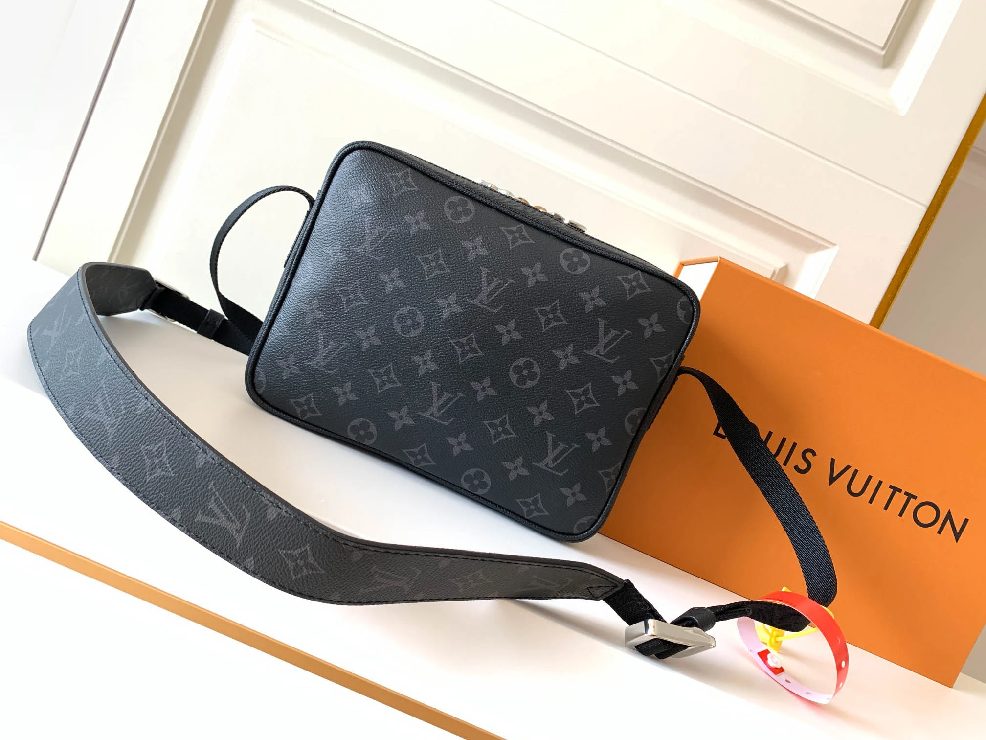 LV Model: M30233 Size:29.5x20x5cm - Image 8