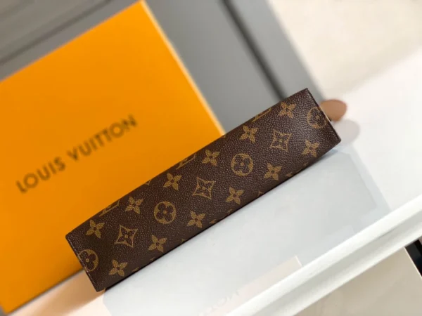 LV size: 25 x 20 x 5.5 cm - Image 8