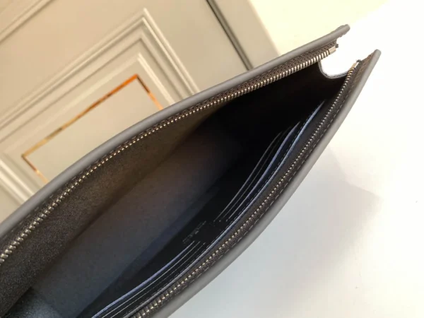 LV Size: 27 x 21 x 6 cm - Image 6