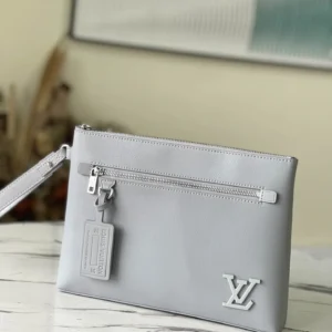 LV Size: 30 x 22 x 5 cm