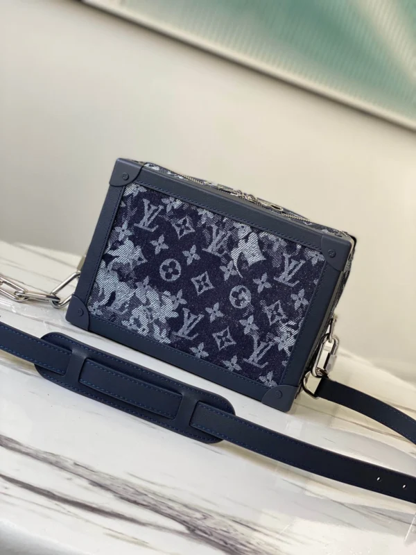 LV Size: 25 x 18 x 10 cm