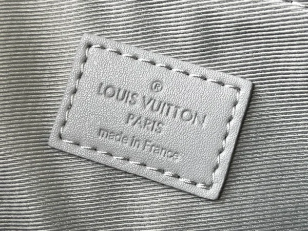 LV Size: 30 x 22 x 5 cm - Image 5