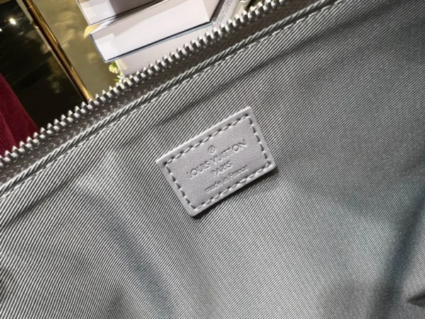 LV Size:30 x 22 x 5 cm - Image 5