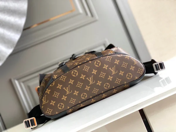 LV Size: 41 x 48 x 13 cm - Image 7