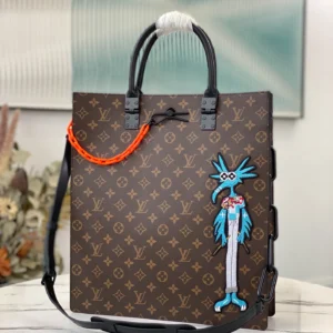 LV Size: 36 x 36 x 9 cm