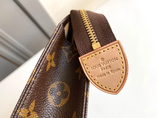 LV size: 25 x 20 x 5.5 cm - Image 6