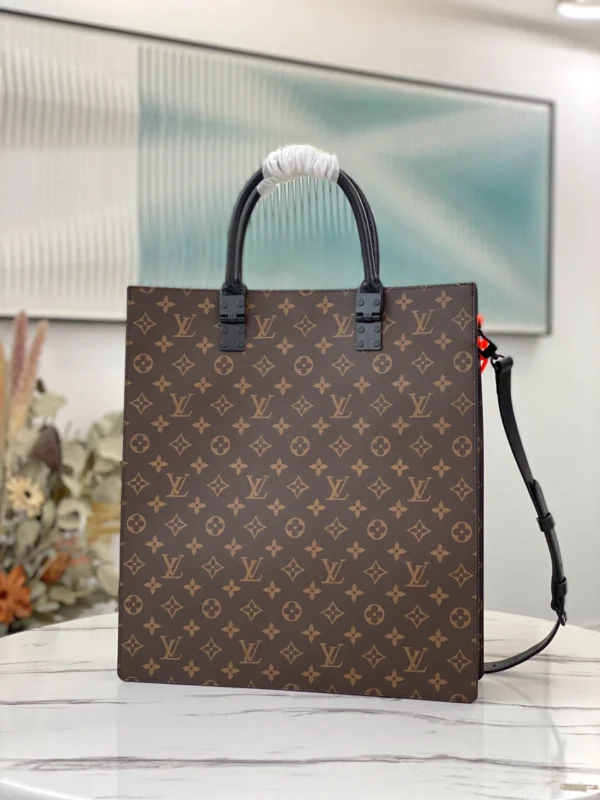 LV Size: 36 x 36 x 9 cm - Image 3