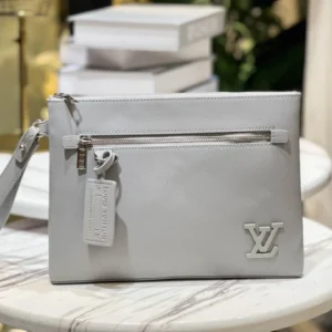 LV Size:30 x 22 x 5 cm