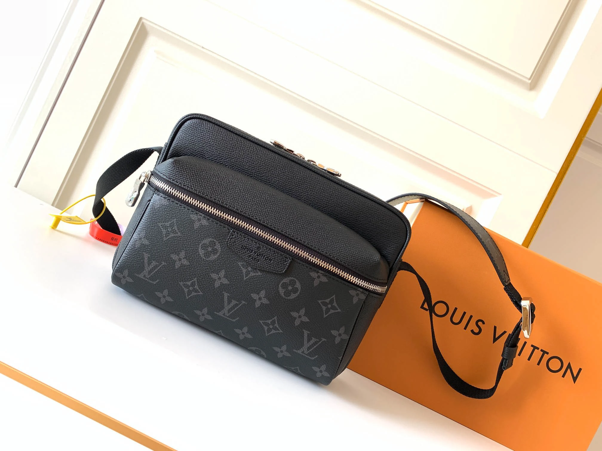 LV Model: M30233 Size:29.5x20x5cm