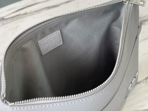 LV Size: 30 x 22 x 5 cm - Image 3