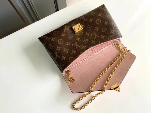 LV Size 26-17-6cm - Image 3