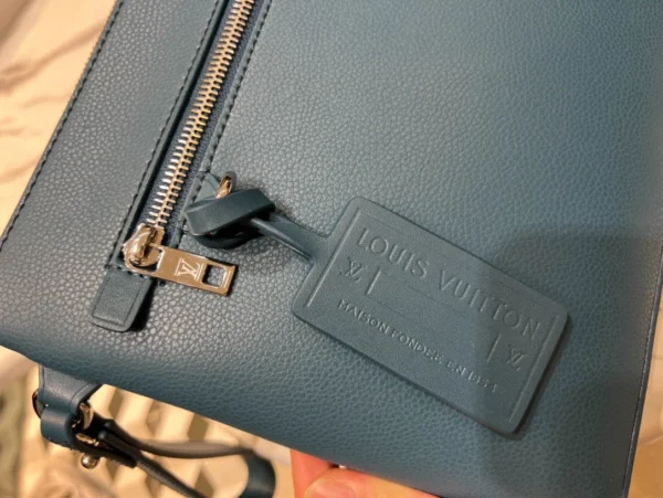 LV Size:30 x 22 x 5 cm - Image 2