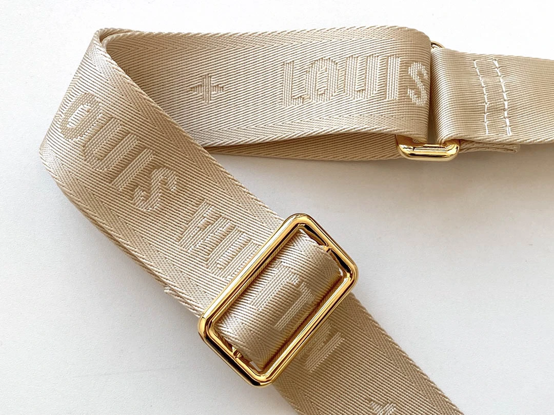 LV Model: M56319 M45392 Size: 20*14*8cm - Image 4