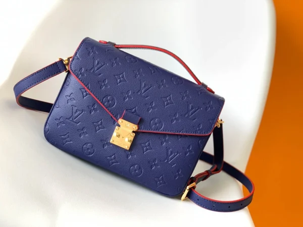 LV Size: 25 x 19 x 7 cm