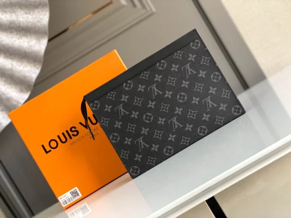 LV Size: 27 x 21 x 6 cm - Image 5