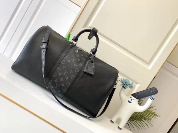 LV Size:50x29x22cm