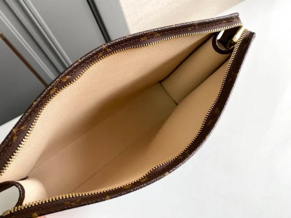 LV size: 25 x 20 x 5.5 cm - Image 3