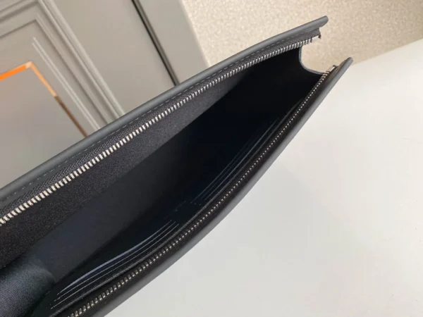 LV Size: 27 x 21 x 6 cm - Image 4