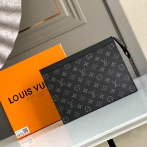 LV Size: 27 x 21 x 6 cm