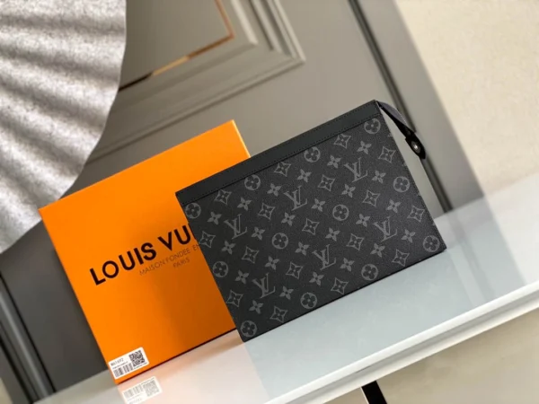 LV Size: 27 x 21 x 6 cm