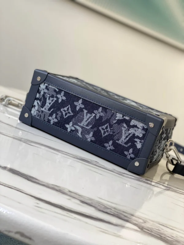 LV Size: 25 x 18 x 10 cm - Image 3