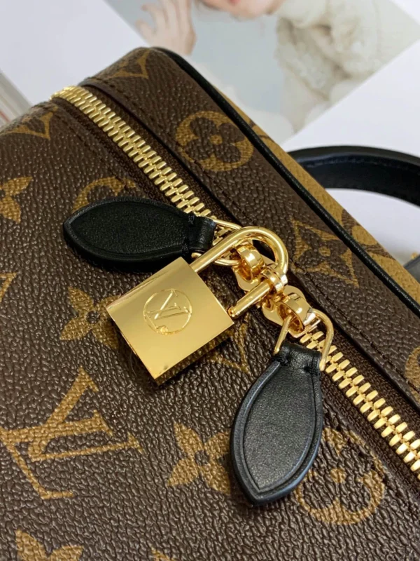 LV Model: M45165 Size:19*13*11cm - Image 3