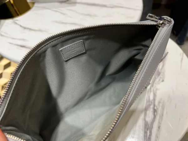 LV Size:30 x 22 x 5 cm - Image 2