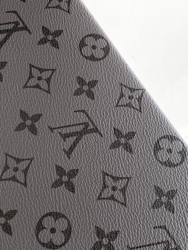 LV Size: 27 x 21 x 6 cm - Image 2