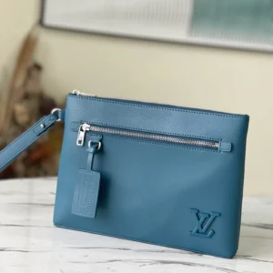 LV Size: 30 x 22 x 5 cm